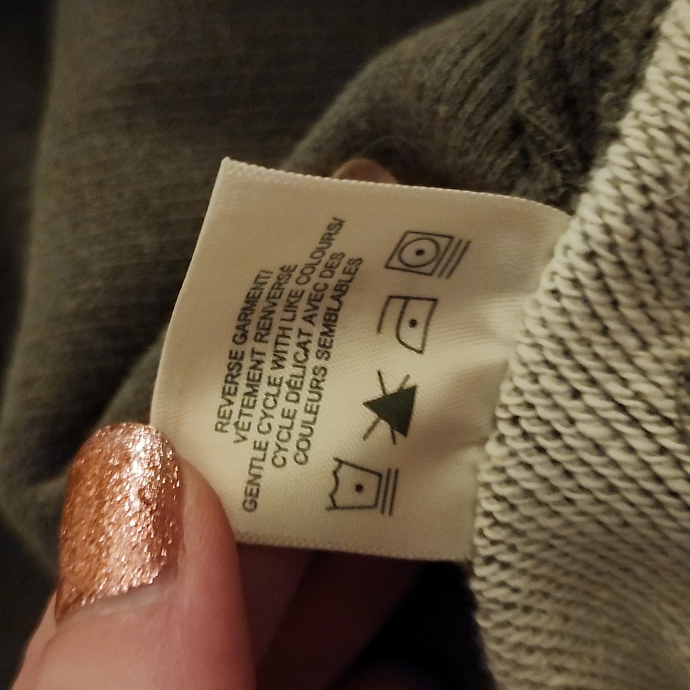 ROOTS Distressed Quarter Button Hoodie, VGUC, Size L - Picture 5 of 5